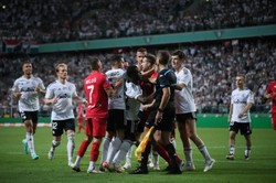 Legia rozgromiła Widzew. Po bramce z rzutu karnego doszło do przepychanki