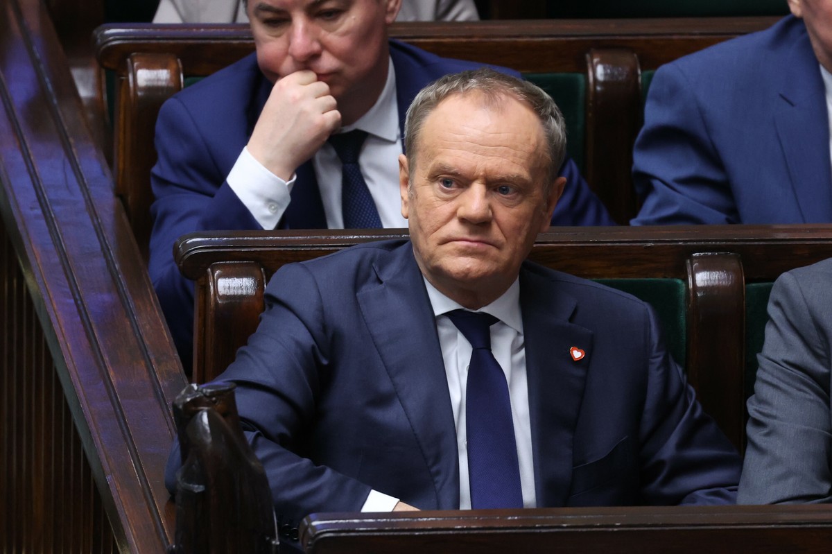 Rząd Tuska zapowiadał walkę z pseudo-urzędnikami, tymczasem zaczyna ich przybywać