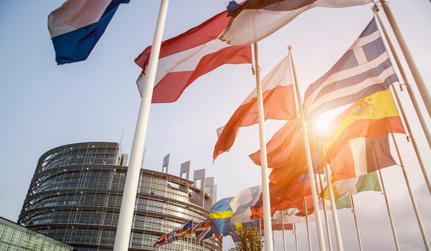 EU će proveriti kako velike platforme štite korisnike od finansijskih prevara