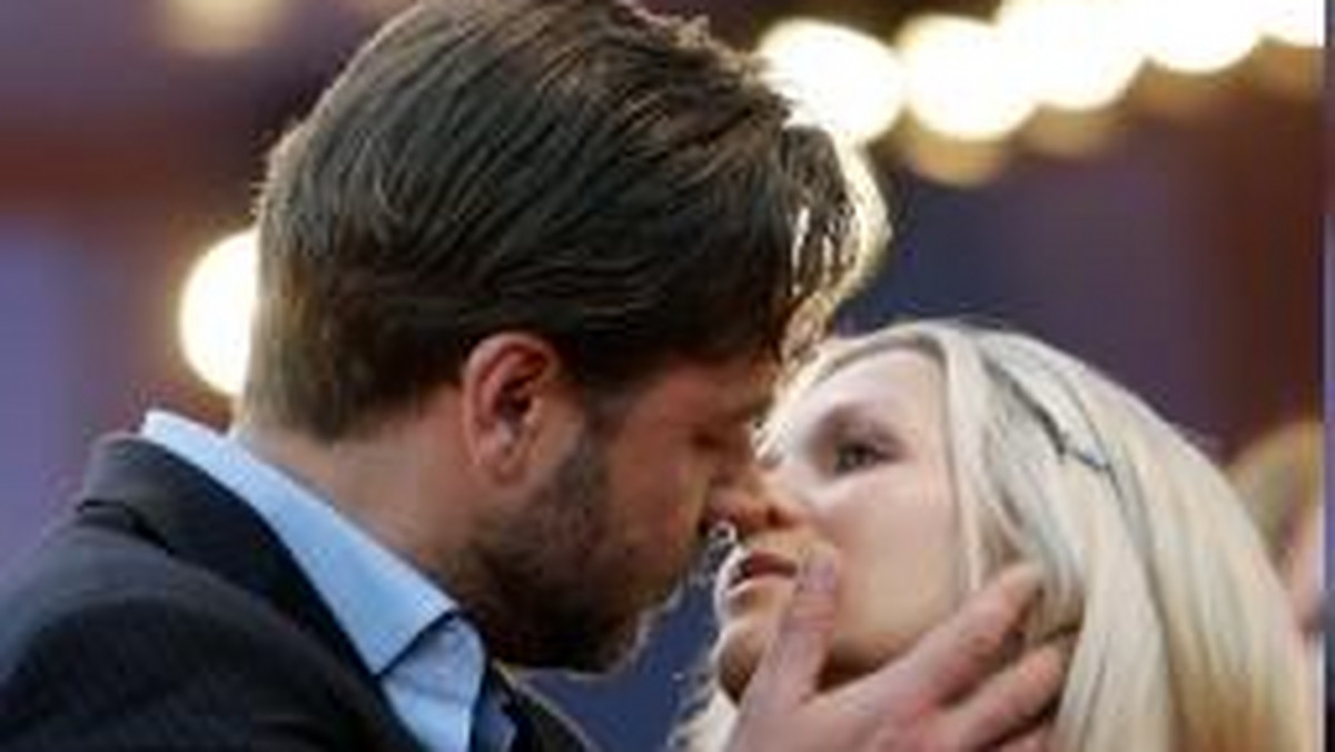 Russell Crowe zachęca swoją żonę Danielle Spencer do powrotu na scenę po 7 latach przerwy w karierze.