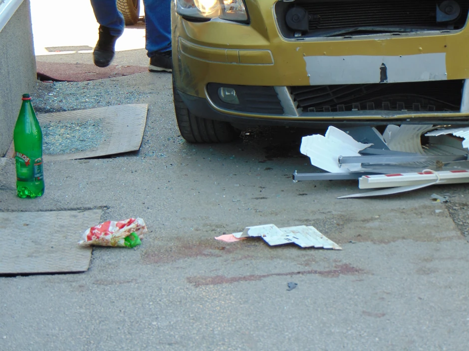 Tragovi krvi na mestu udesa u Dušanovoj ulici