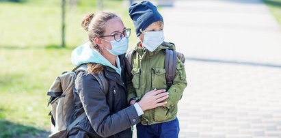 Obostrzenia w maju. Noszenie maseczek na zewnątrz do kiedy?