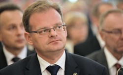 Urząd jak biuro podróży? "SE": Oto, na co Urząd ds. Kombatantów wyda 3 mln zł