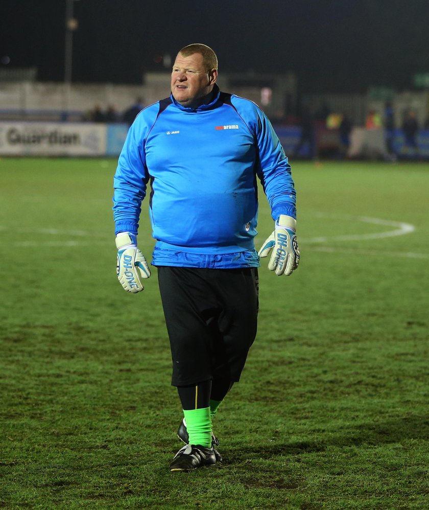 Wayne Shaw – najgrubszy bramkarz świata zagra z Arsenalem Londyn?