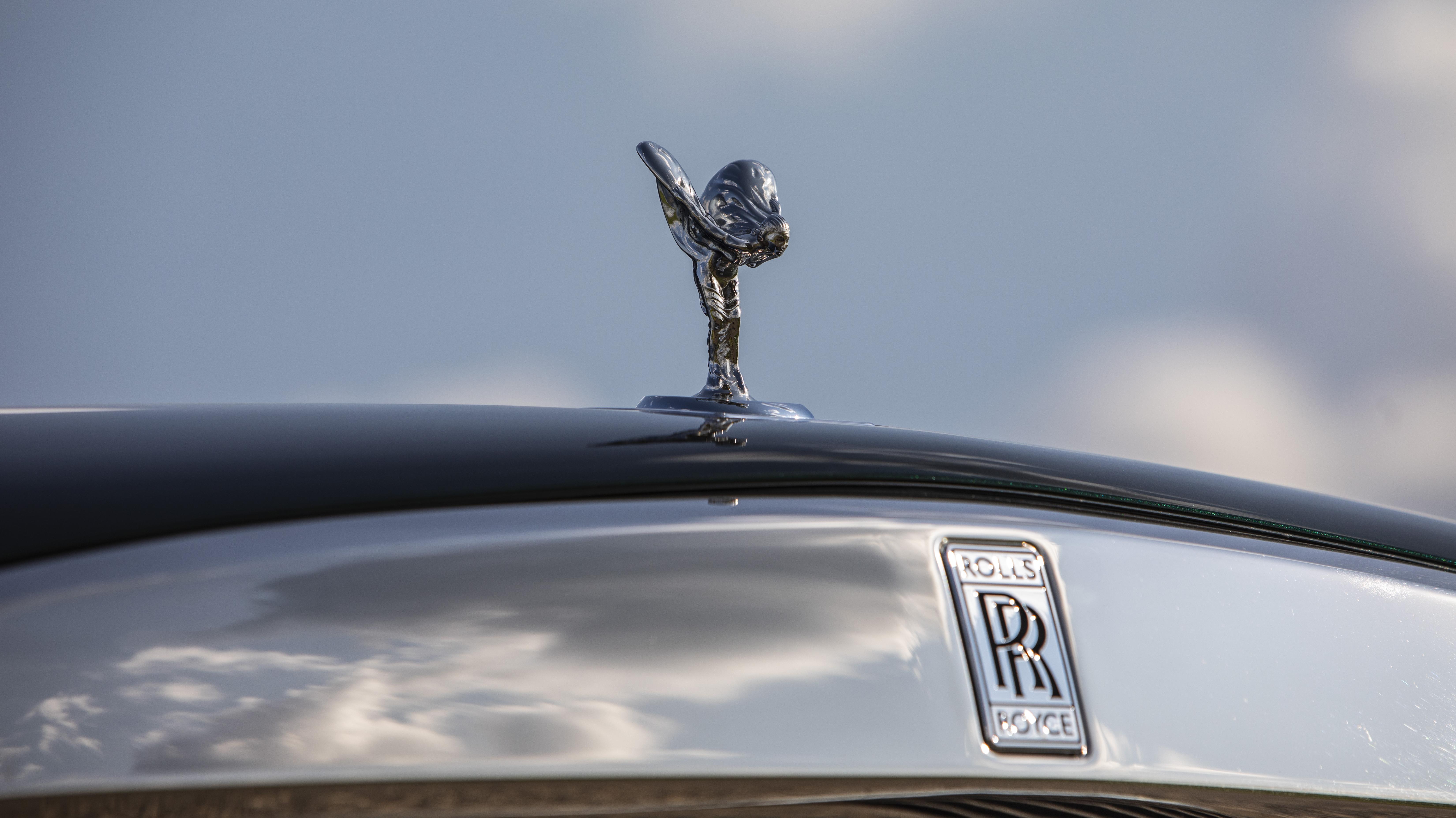 UE gasi światło w znaczku Rolls-Royce'a – koniec z podświetlaniem figurki