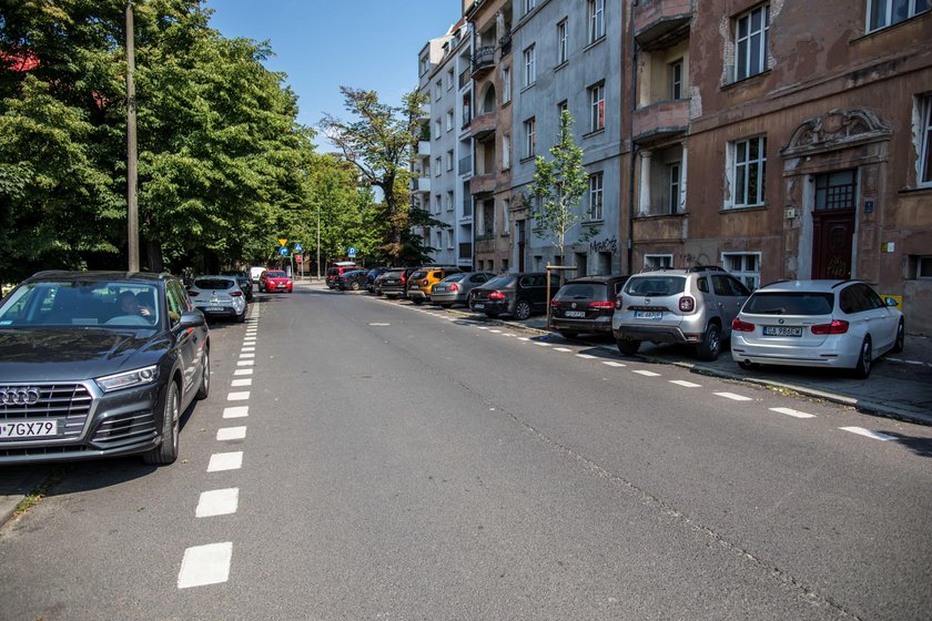 Likwidują miejsca parkingowe na Karmelickiej