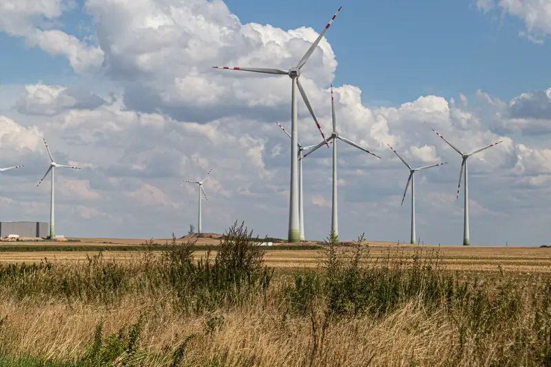 Elektrownia wiatrowa w Oławie (woj. dolnośląskie).