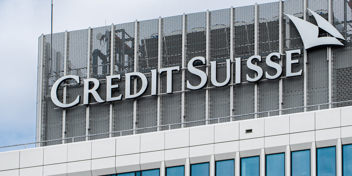 Pogłębia się zamieszanie wokół sytuacji finansowej Credit Suisse.
