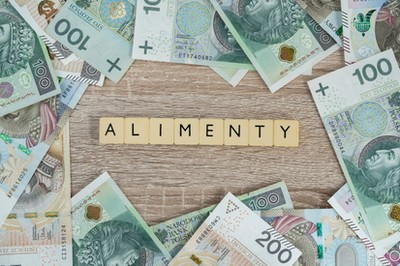 Pobierasz świadczenia z Funduszu Alimentacyjnego? Dowiedz się, w jakiej sytuacji unikniesz zwrotu pieniędzy po zgonie dłużnika