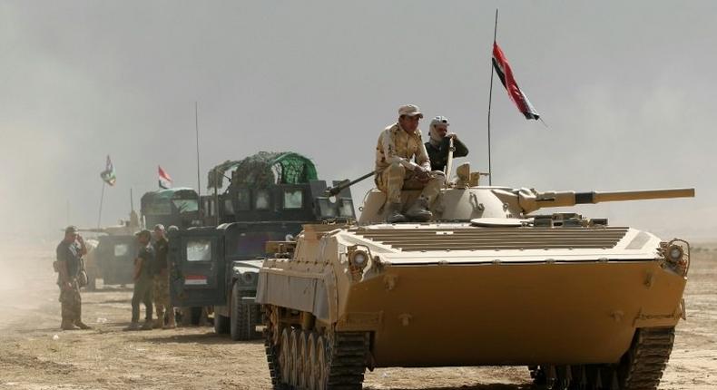 Iraqi forces hold a position in the area of al-Shurah, south of Mosul, as they advance towards the city to retake it from the Islamic State (IS) group jihadists, on October 17, 2016