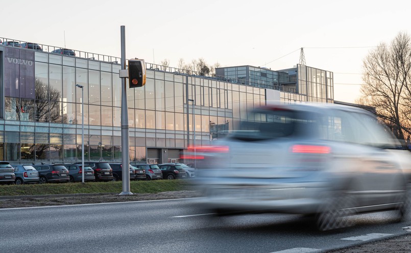 Fotoradar TraffiStar SR390 na Al. Jerozolimskich w Warszawie