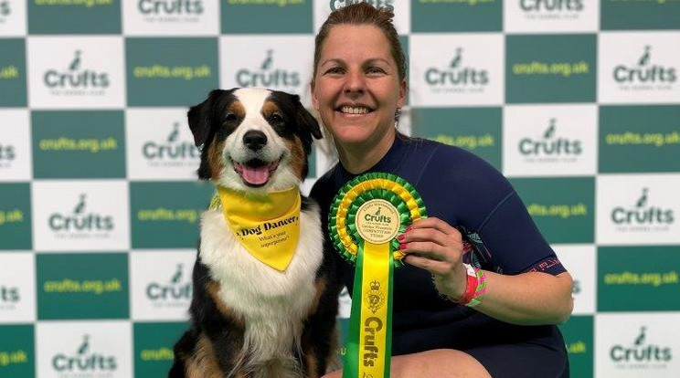 Hollókői gazdi és kutyája szerezte meg a bronzérmet Birminghamben, a világ legnagyobb és leghíresebb kutyás versenyén, a Crufts-on