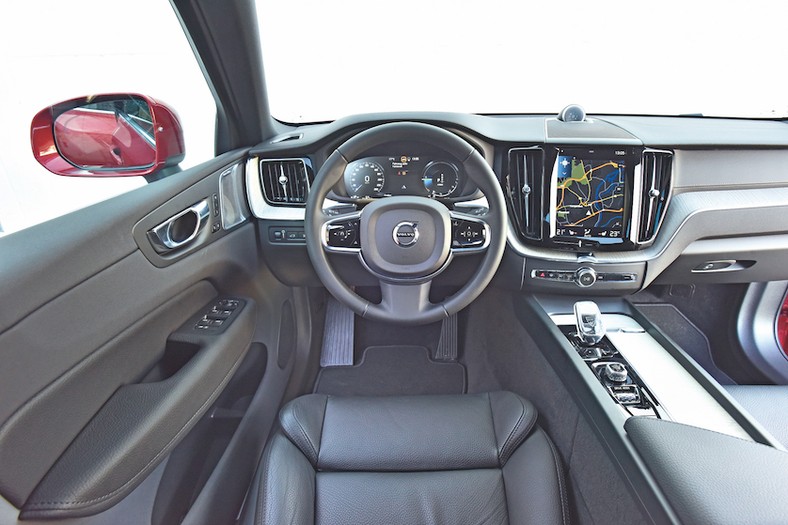 Volvo XC60 T8 at a distance of 100 thousand km