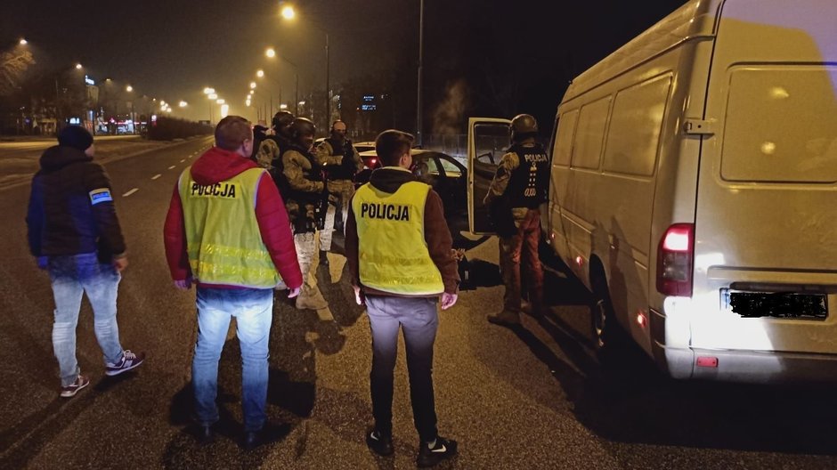 Policjanci rozbili grupę włamywaczy do tirów