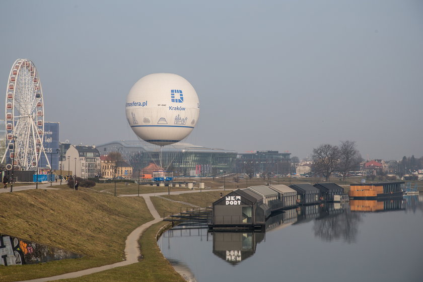 Balon widokowy informuje o stanie zanieczyszczenia powietrza