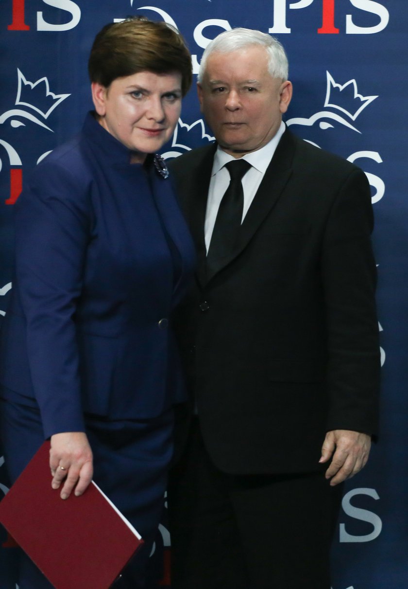 Kaczyński pisze książkę. O czym?!