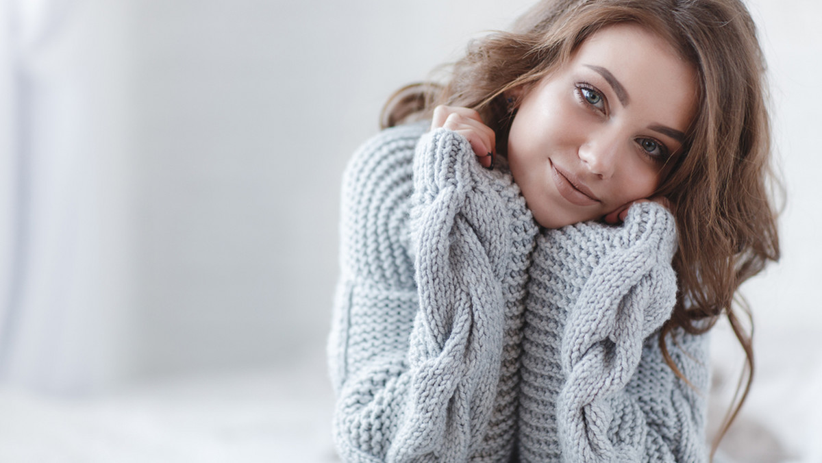Kobiece i niezwykle ciepłe - swetry zdobione plecionymi warkoczami, to trend tego sezonu. Urozmaicą każdą, nawet najprostszą stylizację, a przy tym pozwolą czuć się komfortowo. Wybraliśmy dla was te najmodniejsze, sprawdźcie.