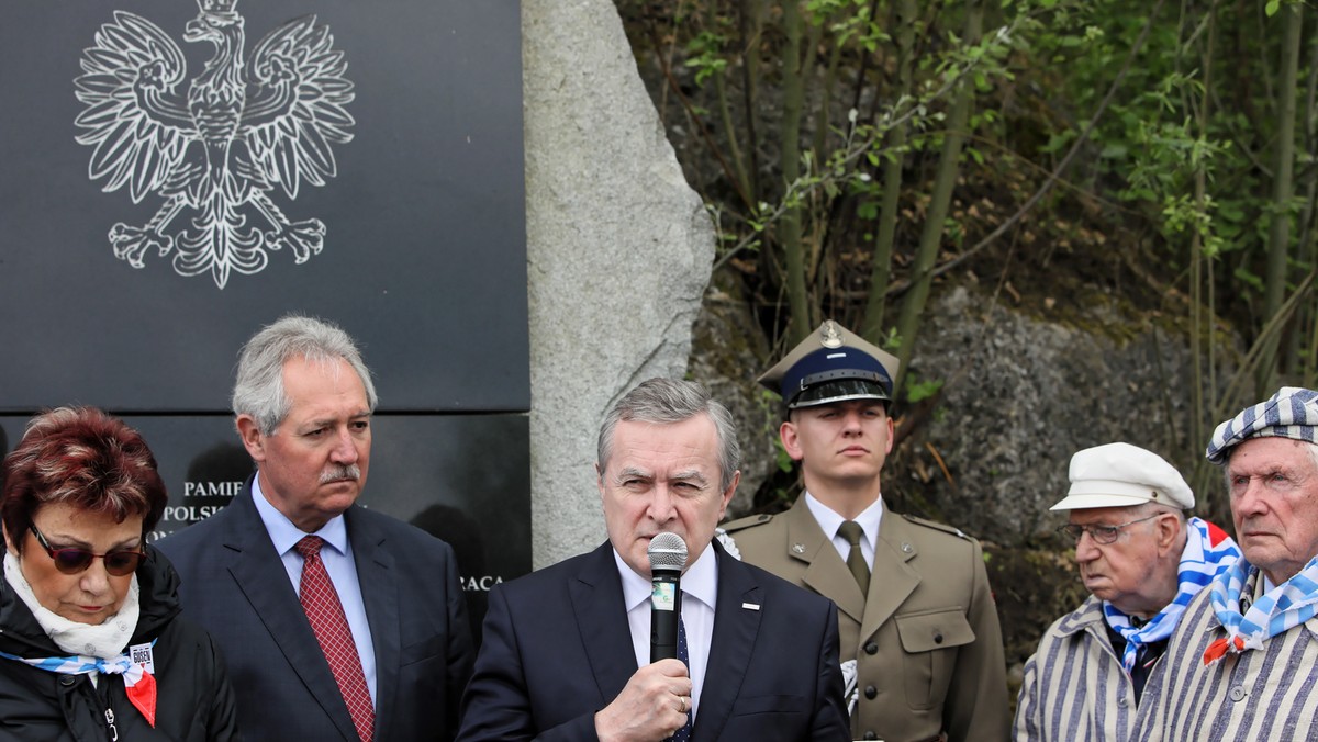 <strong>Oczekujemy zagospodarowania pozostałości po obozie Gusen w sposób zapewniający godne upamiętnienie i pełną informację o jego historii – powiedział wicepremier Piotr Gliński na obchodach 74. rocznicy wyzwolenia niemieckich obozów koncentracyjnych Mauthausen i Gusen.</strong>