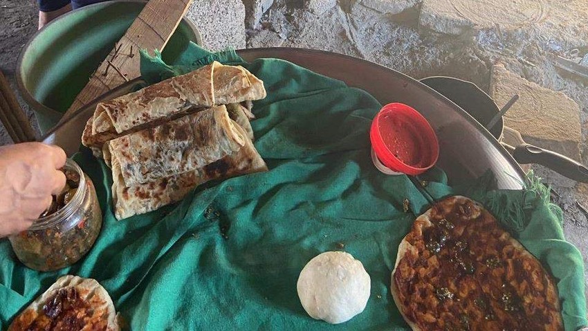 Najbolje je kad se manakiš prekrije sirom, ali on nije uvek dostupan | Foto: Huda M