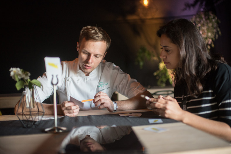 Chef Olma pracuje nad menu restauracji