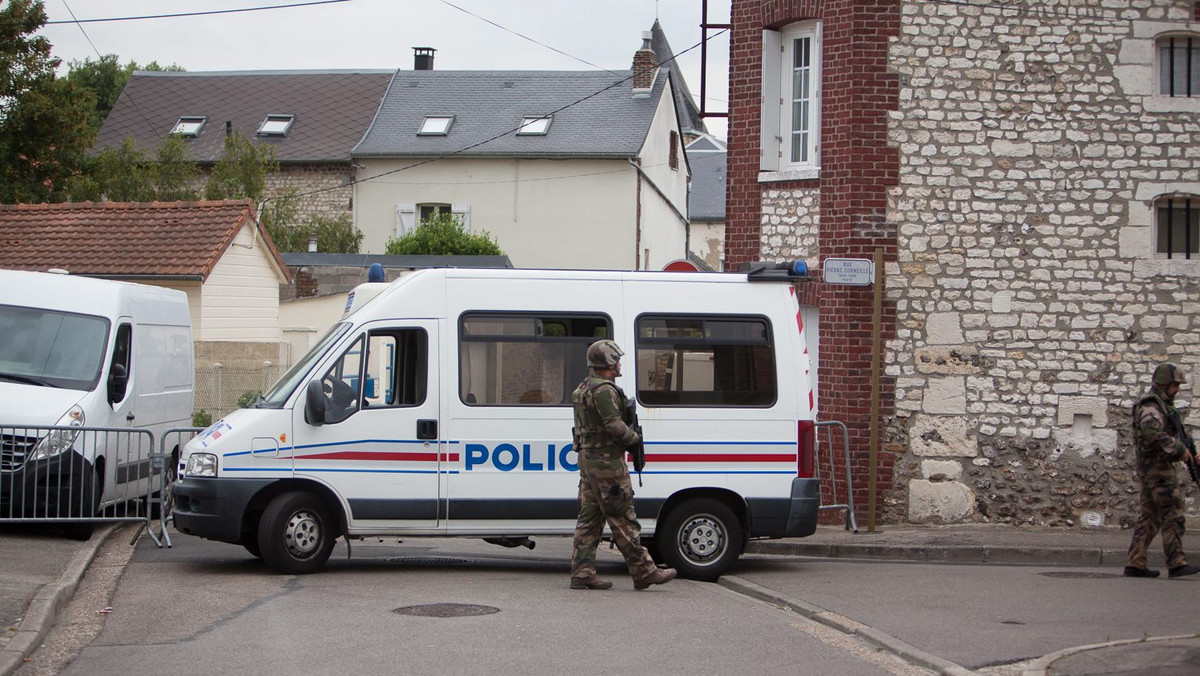 Policja przed kościołem we Francji, w którym doszło do ataku