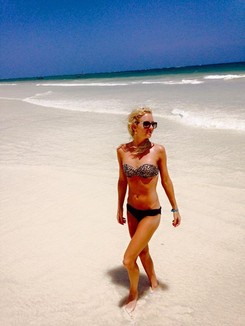 Urszula Radwańska pręży ciało na plaży! ZDJĘCIA