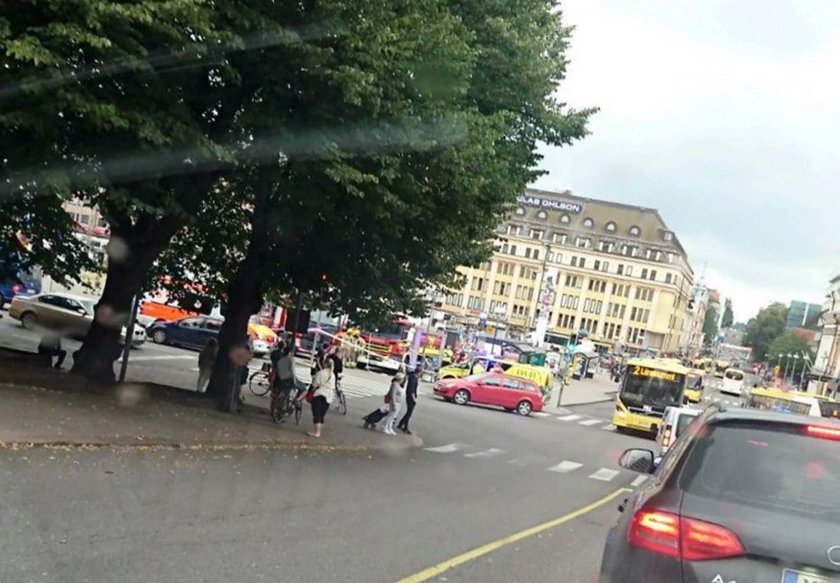 Rescue personnel have covered a stabbing victim on the Turku Market Square, in Turku