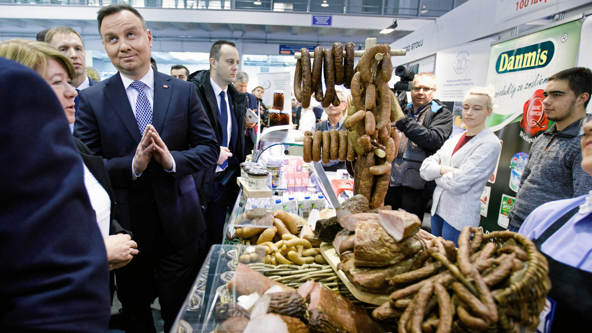 Do wyborów prezydenckich zostało 14 miesięcy. Prezydent Andrzej Duda uznał, że czas najwyższy wdrożyć tajną operację "Kampania". Na jej start zaaplikował sobie drakońską dietę – 1000 kcal.