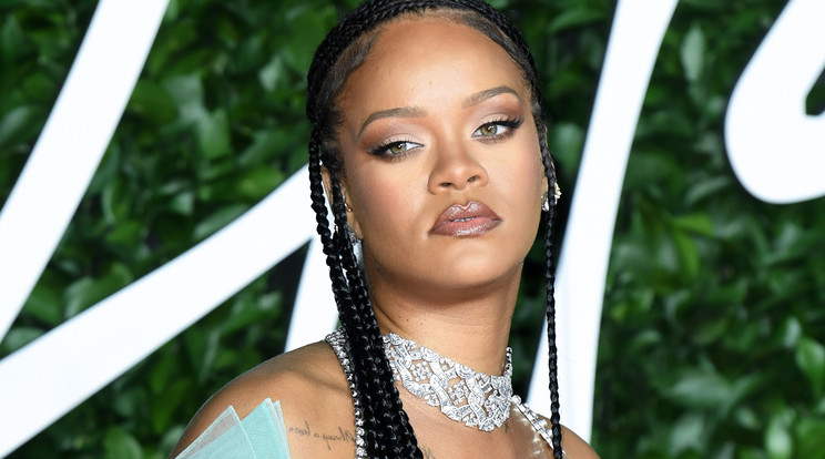 Rihanna piros fehérneműben szexizett /Fotó: Northfoto