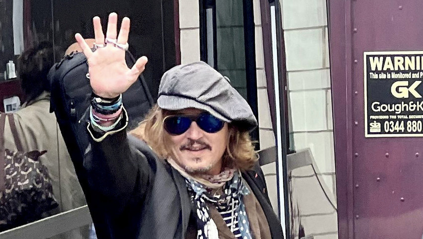 Johnny Depp megborotválkozott: Ön felismerné a színészt az ikonikus arcszőrzete nélkül? – Nézze meg a fotókat, majd szavazzon!