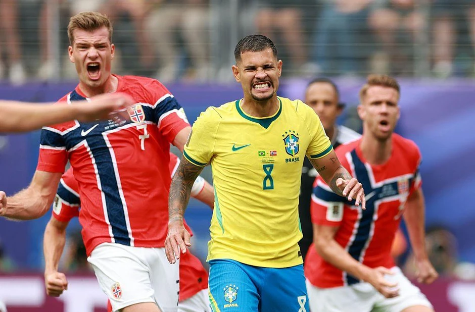 Norveška je obezbedila istorijski plasman u četvrtfinale pobedom nad Brazilom 2:1 | Foto: Getty Images