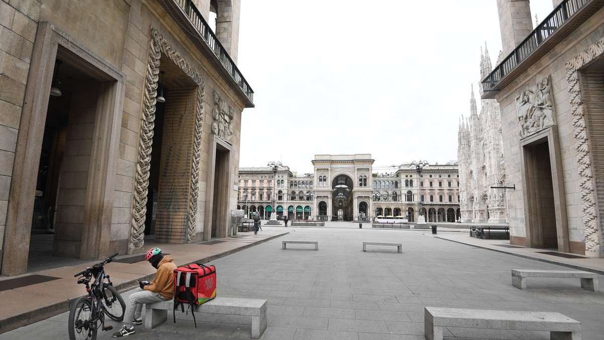 W Mediolanie lekarze znaleźli 1800 osób z możliwymi objawami zarażenia koronawirusem i wymagających izolacji. Nie figurowały w oficjalnych rejestrach, ponieważ przebywały w domach - podał we wtorek dziennik "Corriere della Sera". Zacznie się ich stały monitoring.