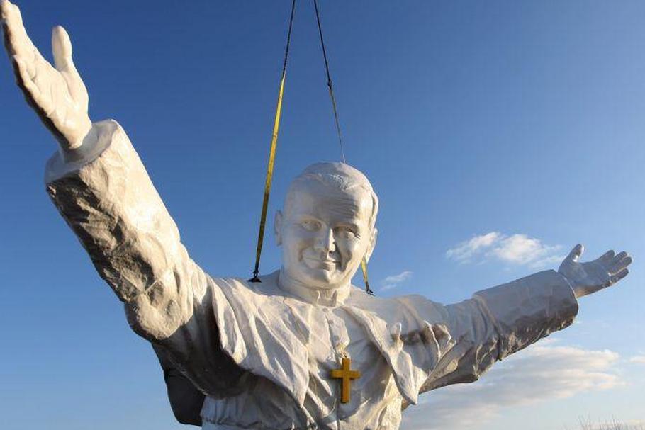 jan paweł II pomnik latający Waldemar Deska
