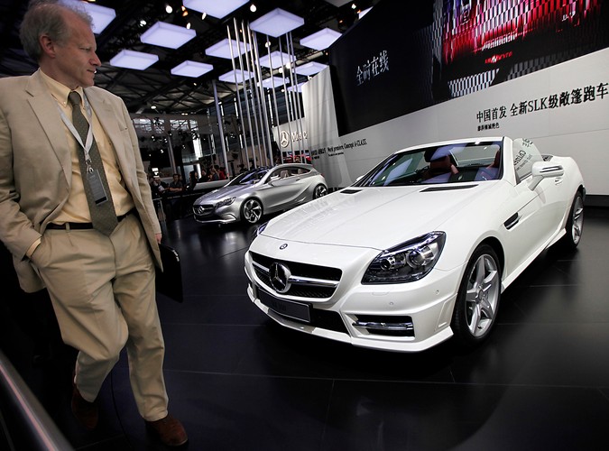 Salon samochodowy w Szanghaju... Jest na czym zawiesić oko :)