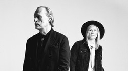 Piękne jak potłuczone szkło. „On The Wrong Planet” – Porter Karczewska [RECENZJA]