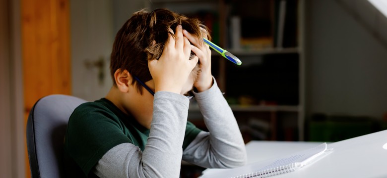 Analfabetyzm funkcjonalny narasta. Szwecja wycofuje laptopy ze szkół i wraca do papieru