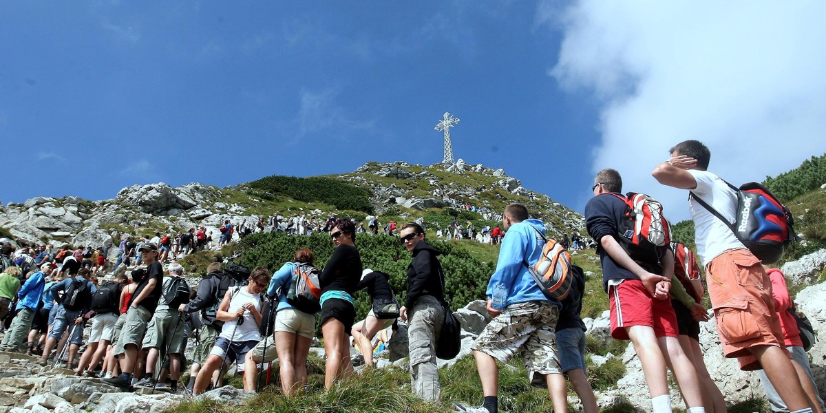 Tak wygląda codziennie kolejka do wejścia na Giewont