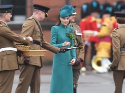 Klasyka poszła w odstawkę, ale było warto! Media rozpływają się nad stylizacją księżnej Kate z obchodów Dnia św. Patryka [FOTO]