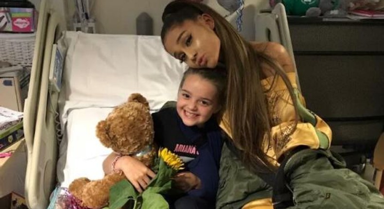 Ariana Grande visits bomb victims in the hospital