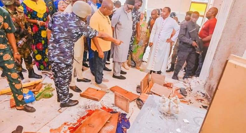 Governor Rotimi Akeredolu visited Saint Francis Catholic Church, Owa-luwa Street, Owo, in Ondo State  that was attacked on Sunday, June 5, 2022.