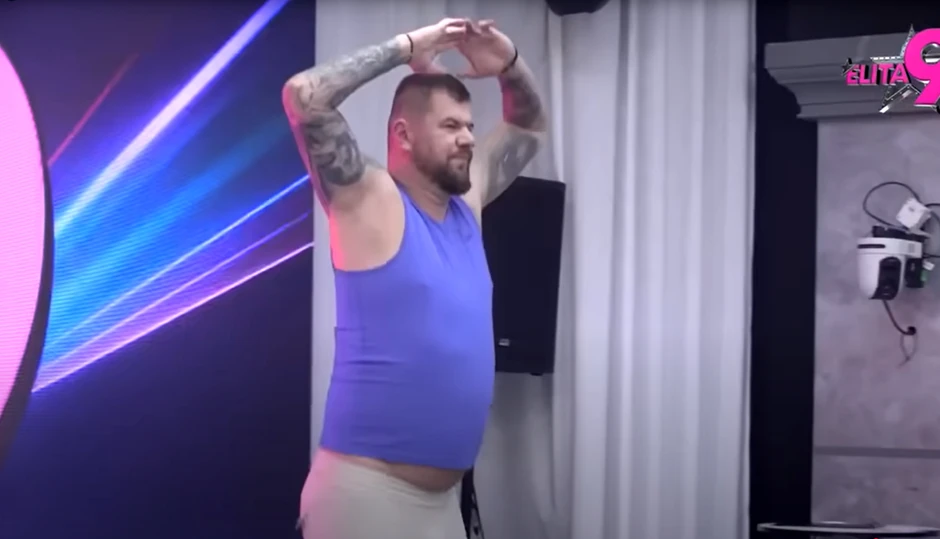 Janjuš se utegao u helanke i preusku majicu, pa igrao balet: Svi plaču od smeha