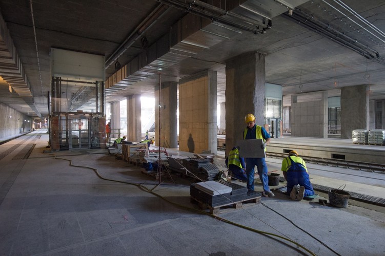 Prace budowlane  na terenie nowego dworca Łódź Fabryczna. (zuz) PAP/Grzegorz Michałowski