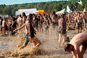 Zabawa w błocie na Przystanku Woodstock (fot. Arek Drygaś/wosp.org.pl)