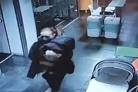 HOROR U PORODILIŠTU! Prerušila se u medicinsku sestru, pa OTELA BEBU NA OČI MAJKE I BAKE: Kamere snimile jeziv prizor, a onda je CEO GRAD počeo da traži malu Sofiju