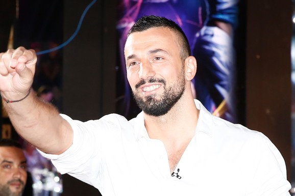 INSPEKCIJA UPALA NA IMANJE VLADIMIRA TOMOVIĆA U BARU Zatvorili mu objekat nakon što je pokrenuo biznis, hitno se oglasio: "Imamo zabranu"