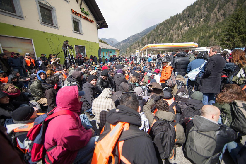 Starcia na granicy austriackiej. Bili się o uchodźców