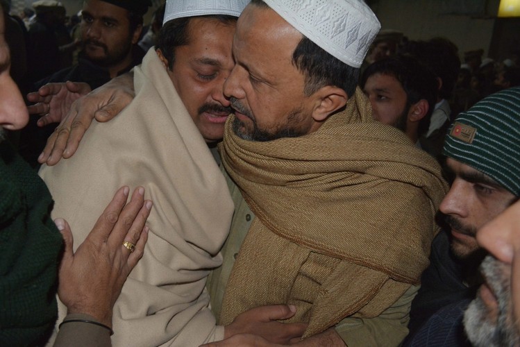 Rozpacz rodziców po ataku na szkołę w Peszawarze