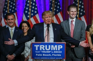 Prawybory USA: Świetny wynik Clinton, Trump się umacnia