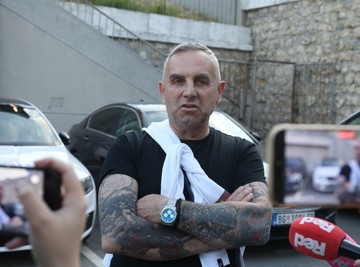 "Sto posto sam siguran da se moje koleginice prodaju za lovu!" Ivan Gavrilović se prvi put pojavio u javnosti sa sinom, ali i suprugom koju je javno varao, a pevačice ranije nije štedeo