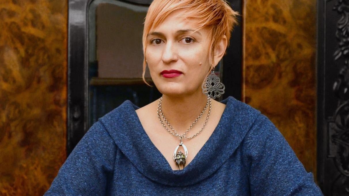 
Ionela Neagoe, directoarea Colegiului Național „Gheorghe Lazăr”: „Avem un profesor confuz, care repetă același lucru și le spune copiilor să șteargă din caiete ce le-a spus să scrie cu o zi în urmă”
